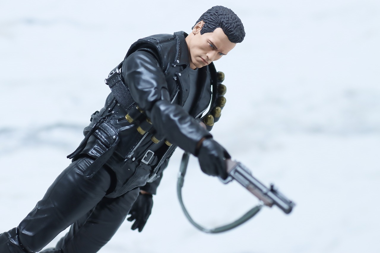 MAFEX　T-800　ターミネーター2　レビュー　アクション