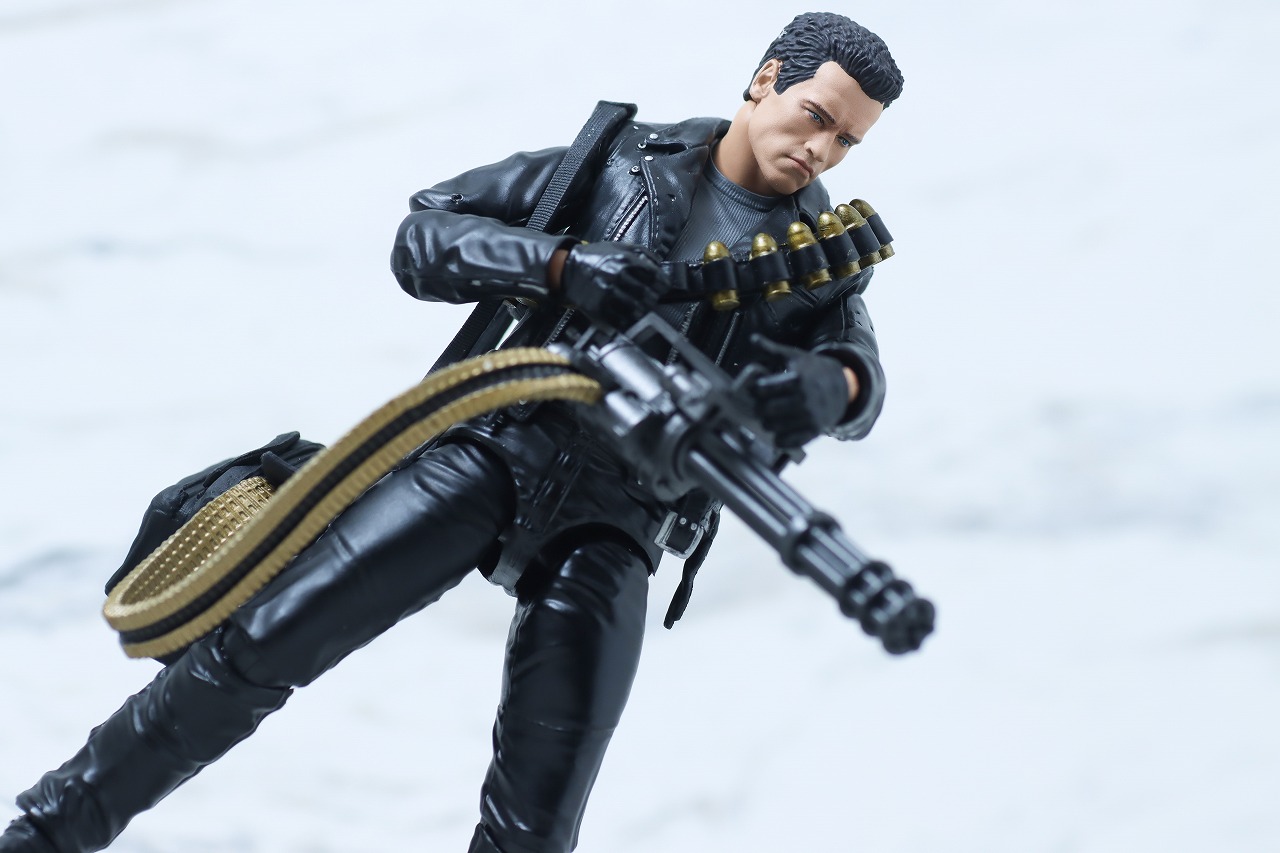 MAFEX　T-800　ターミネーター2　レビュー　アクション