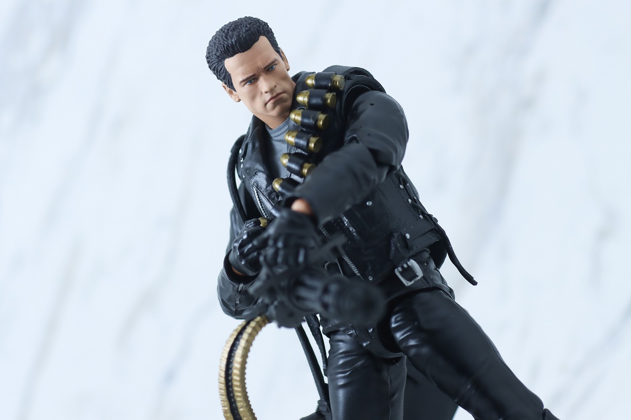 MAFEX　T-800　ターミネーター2　レビュー　アクション