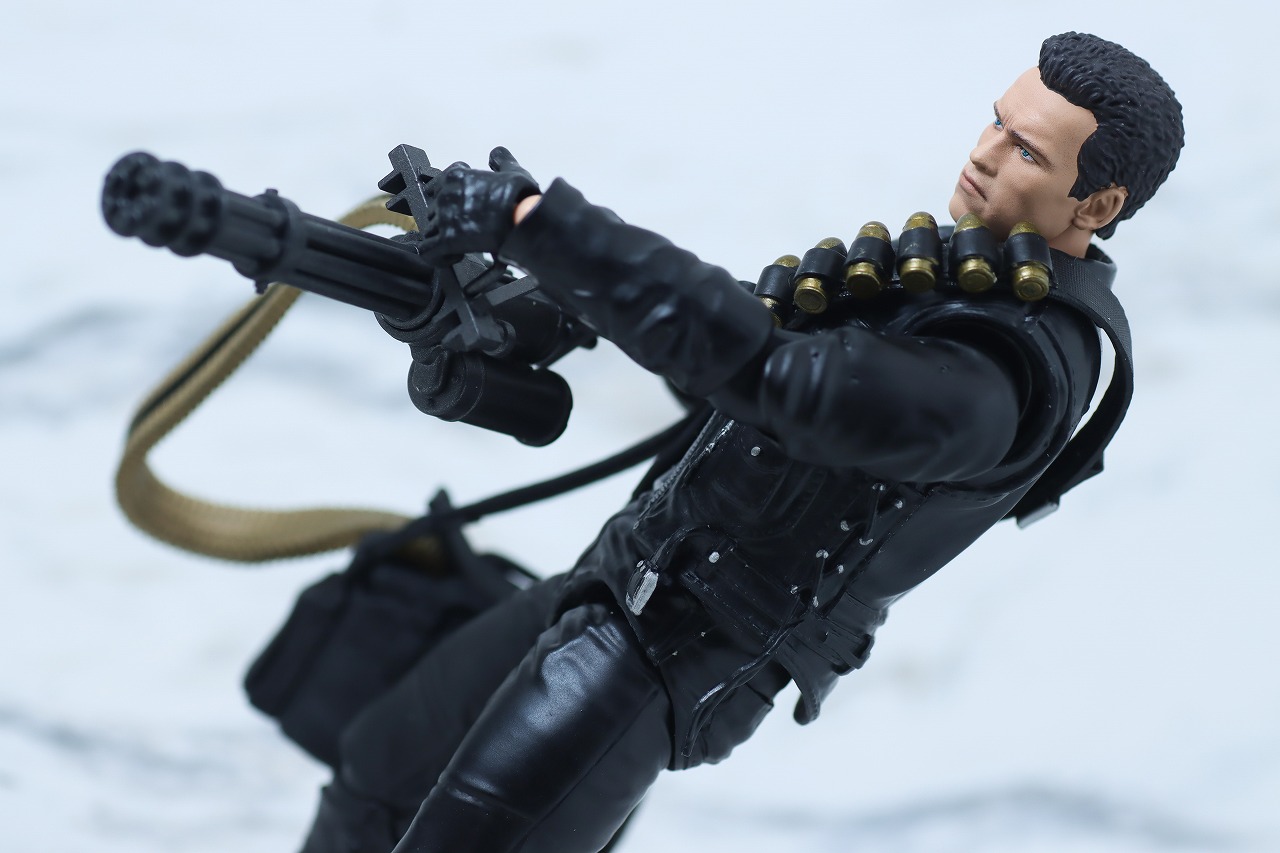 MAFEX　T-800　ターミネーター2　レビュー　アクション