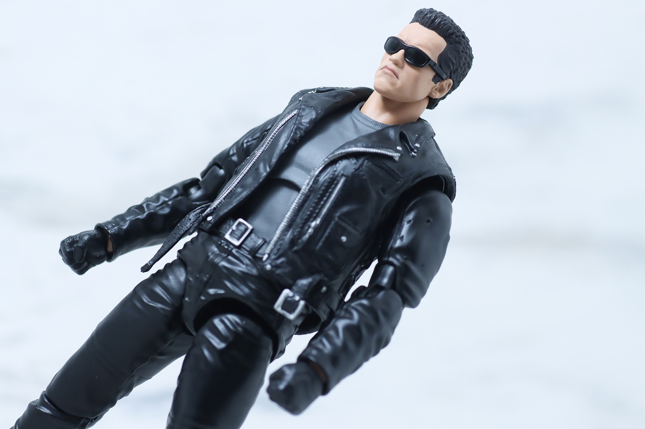 MAFEX　T-800　ターミネーター2　レビュー　アクション