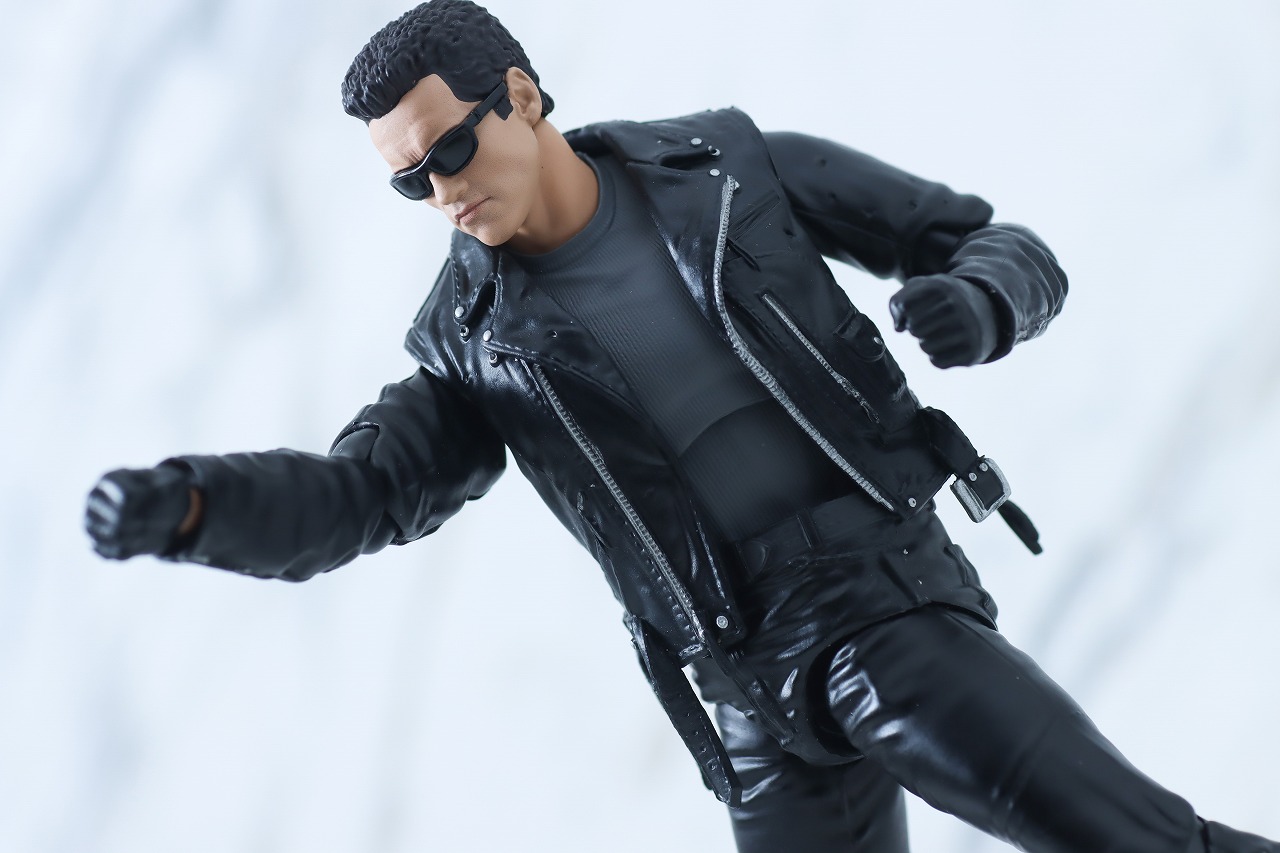 MAFEX　T-800　ターミネーター2　レビュー　アクション