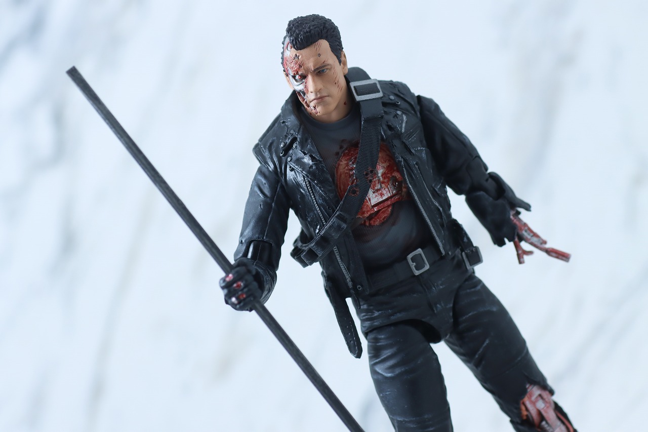 MAFEX　T-800　バトルダメージ版　ターミネーター2　レビュー　アクション