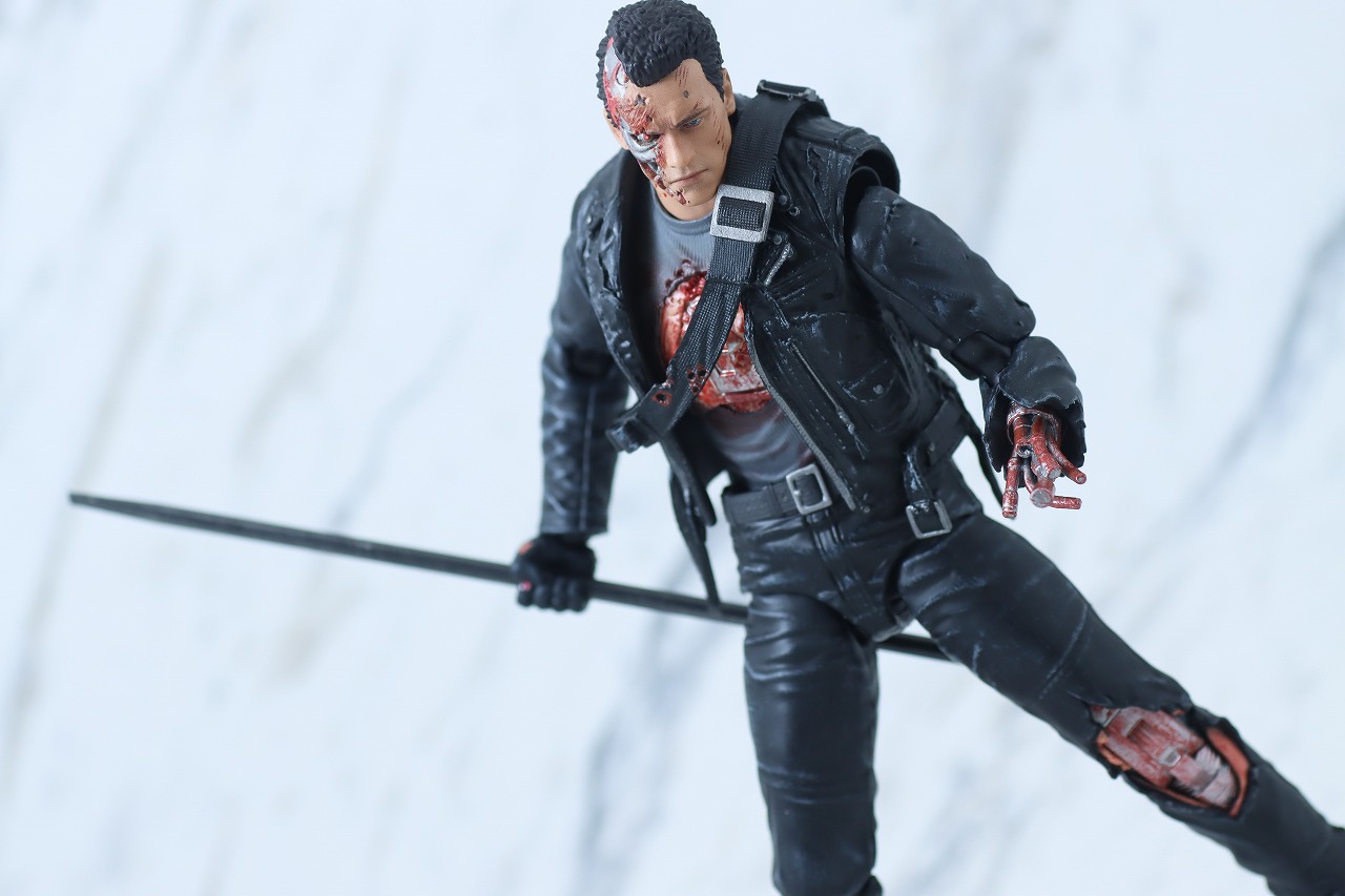 MAFEX　T-800　バトルダメージ版　ターミネーター2　レビュー　アクション