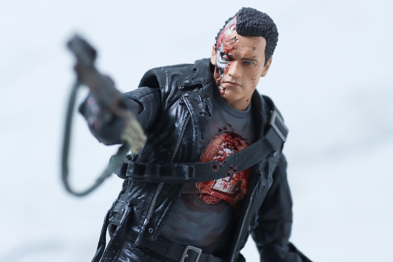 MAFEX　T-800　バトルダメージ版　ターミネーター2　レビュー　アクション