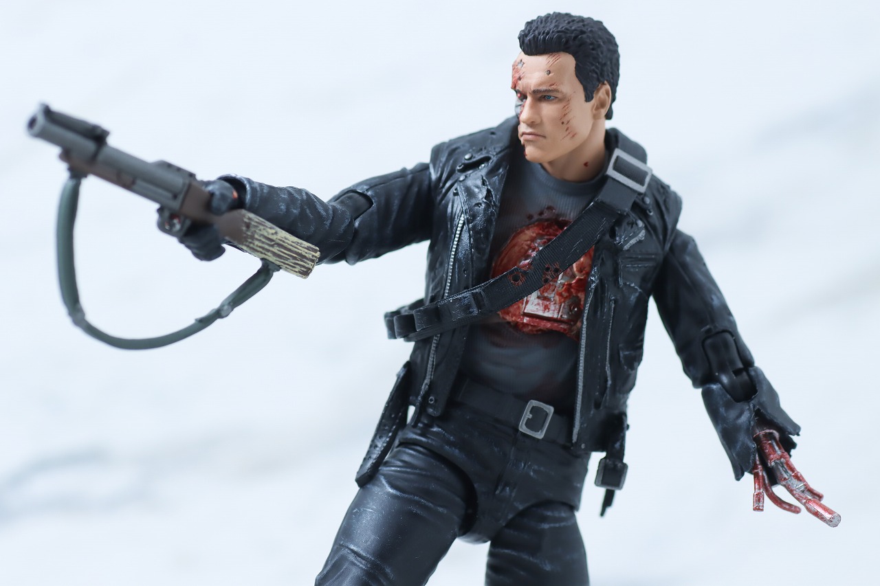 MAFEX　T-800　バトルダメージ版　ターミネーター2　レビュー　アクション