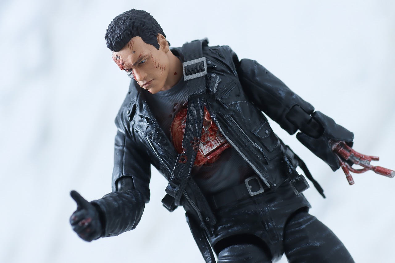 MAFEX　T-800　バトルダメージ版　ターミネーター2　レビュー　アクション