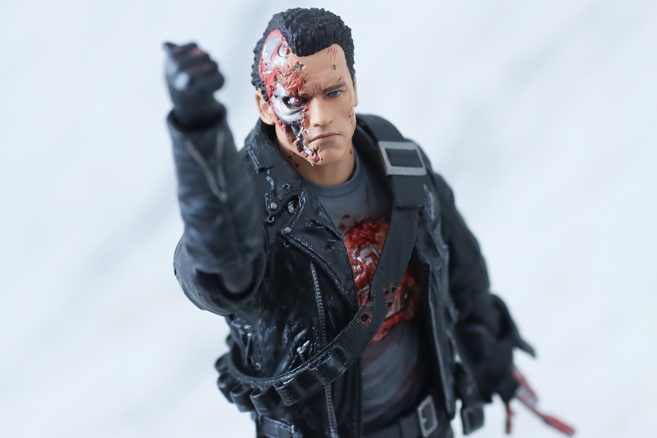 MAFEX　T-800　バトルダメージ版　ターミネーター2　レビュー　アクション