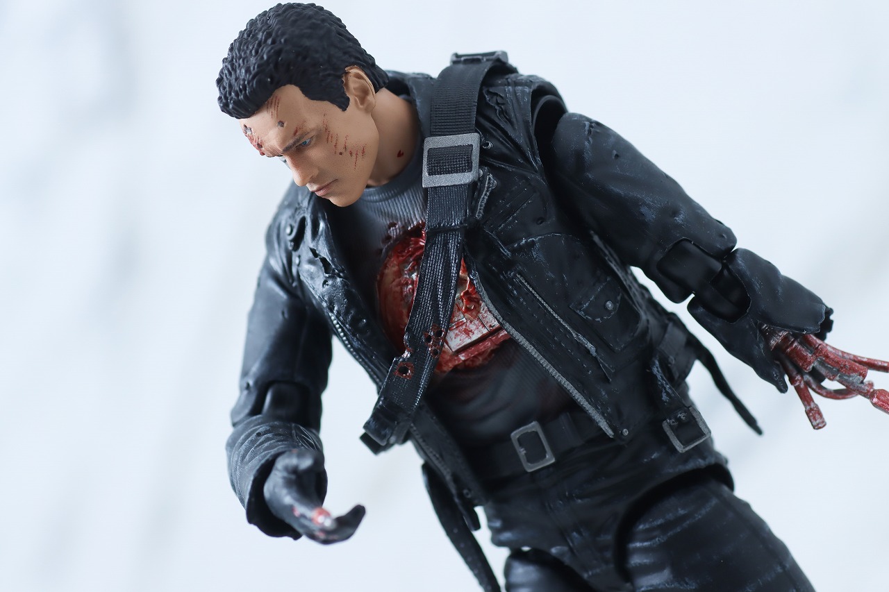 MAFEX　T-800　バトルダメージ版　ターミネーター2　レビュー　アクション