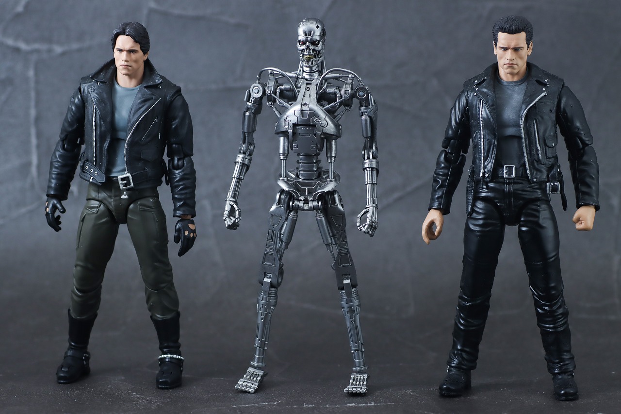 MAFEX　エンドスケルトン（『ターミネーター2』）　レビュー　本体　比較　T-800