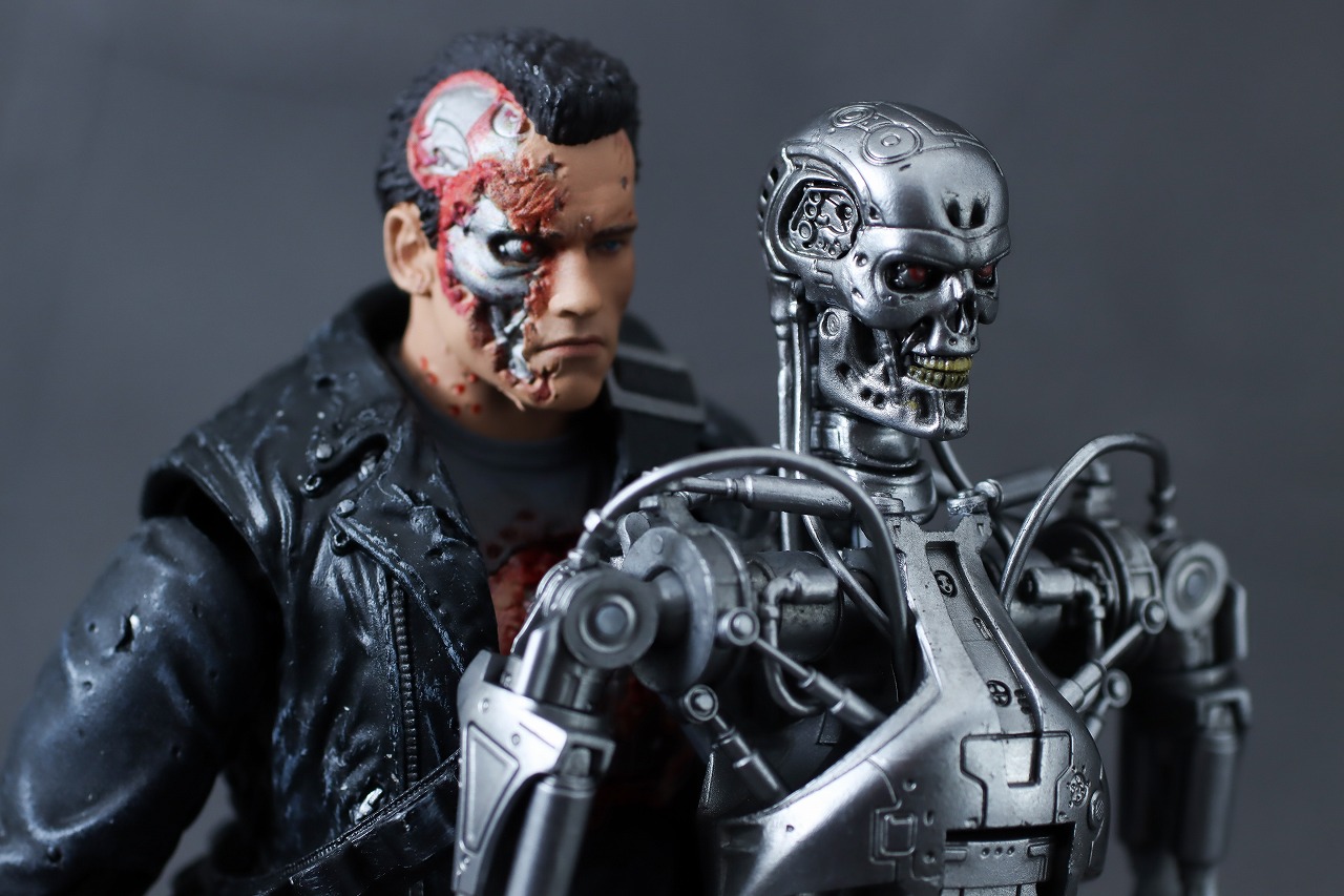 MAFEX　エンドスケルトン（『ターミネーター2』）　レビュー　アクション　T-800　バトルダメージ版