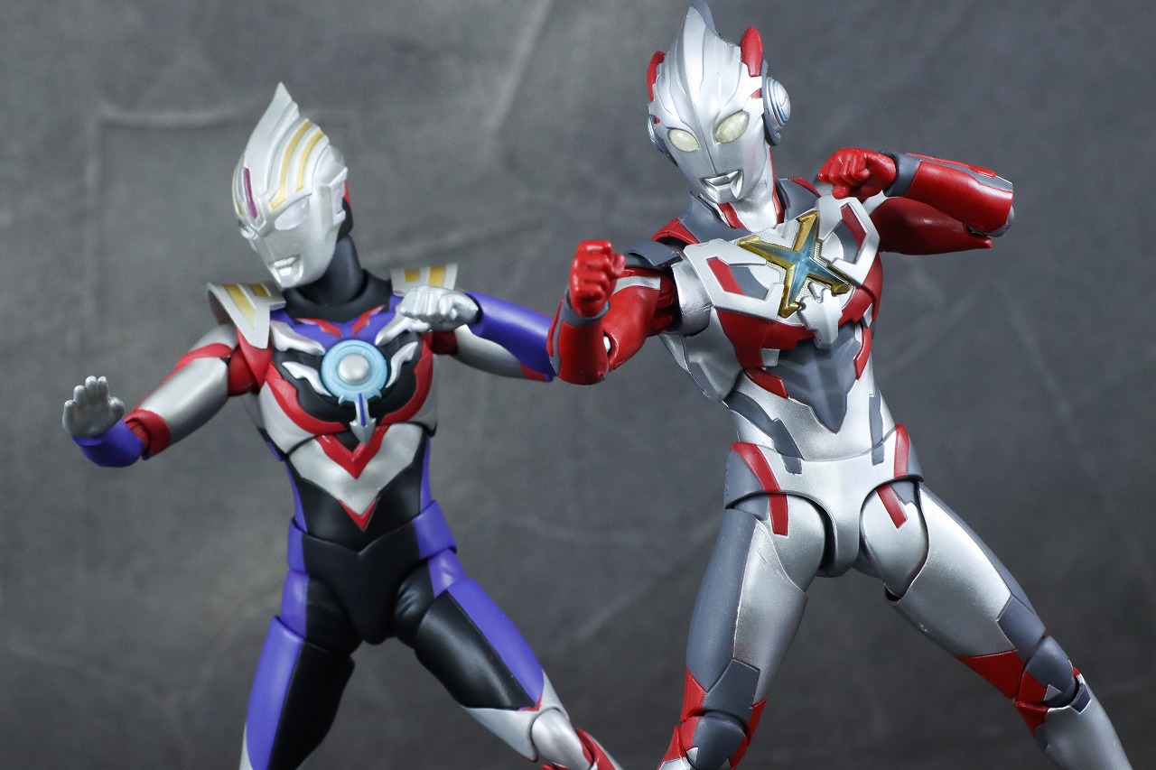 S.H.フィギュアーツ　ウルトラマンエックス（『ニュージェネレーション スターズ』Ver.）　レビュー　アクション　ウルトラマンオーブ スペシウムゼペリオン