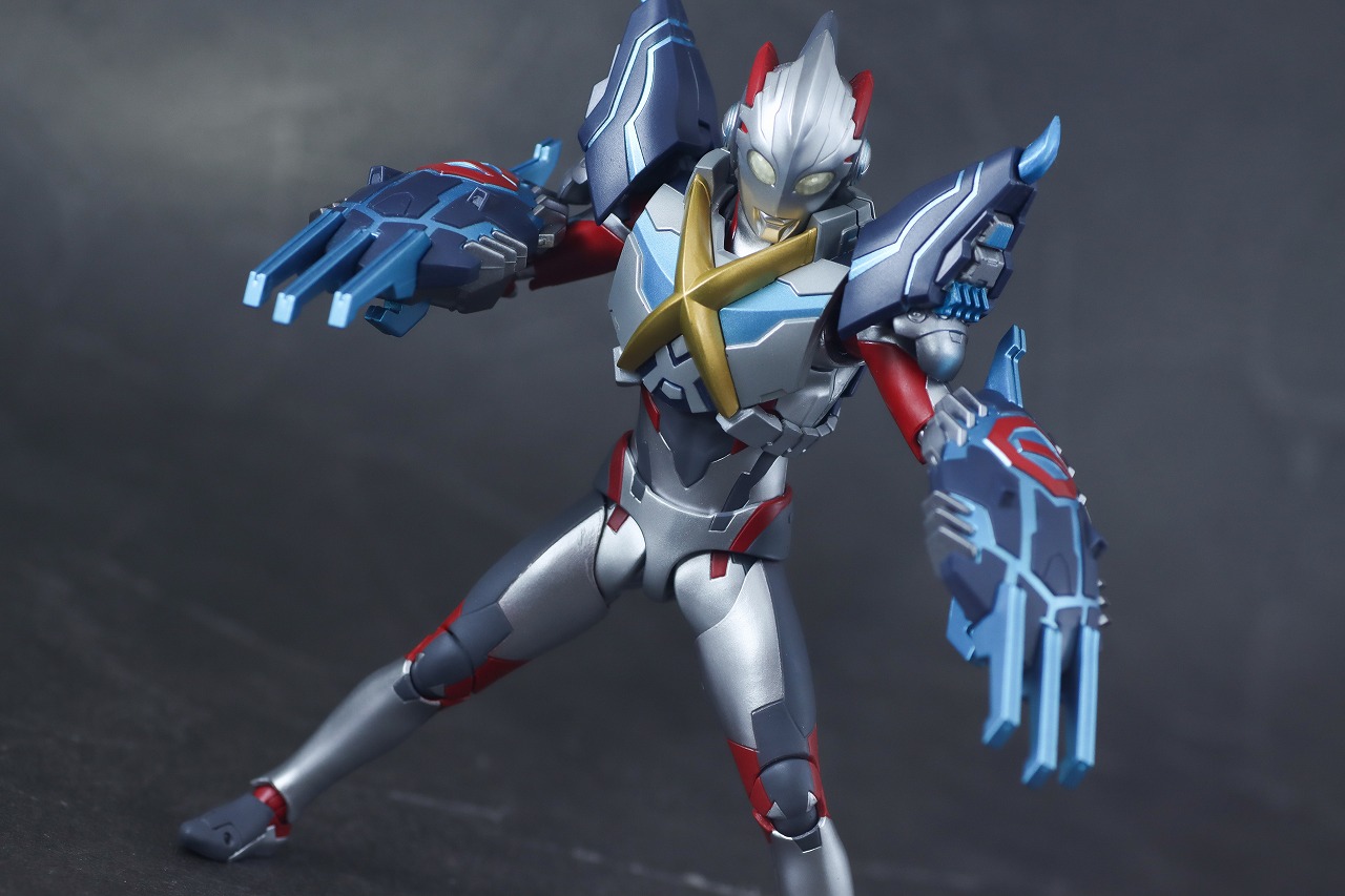 S.H.フィギュアーツ　ウルトラマンエックス（『ニュージェネレーション スターズ』Ver.）　レビュー　アクション　ゴモラアーマー