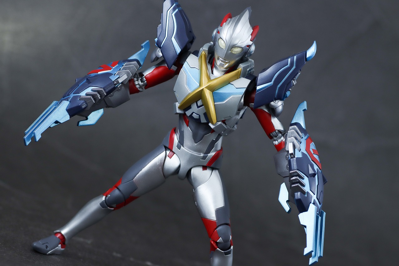 S.H.フィギュアーツ　ウルトラマンエックス（『ニュージェネレーション スターズ』Ver.）　レビュー　アクション　ゴモラアーマー