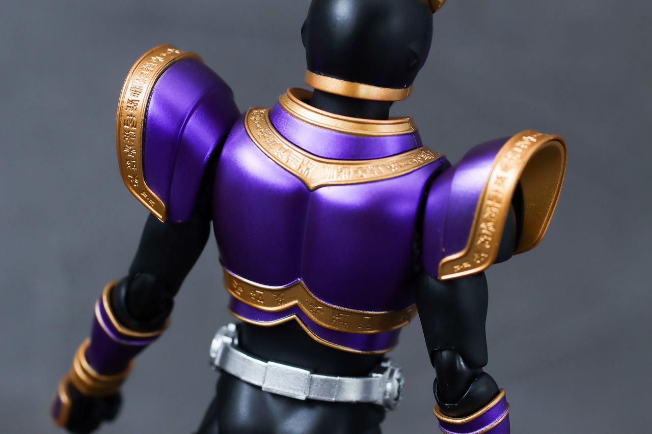 S.H.フィギュアーツ 真骨彫製法　仮面ライダークウガ ライジングタイタンフォーム　レビュー　本体