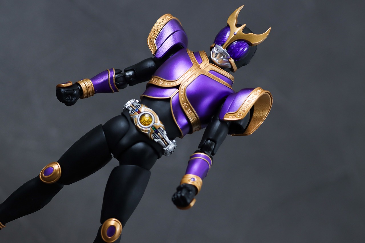 S.H.フィギュアーツ 真骨彫製法　仮面ライダークウガ ライジングタイタンフォーム　レビュー　アクション