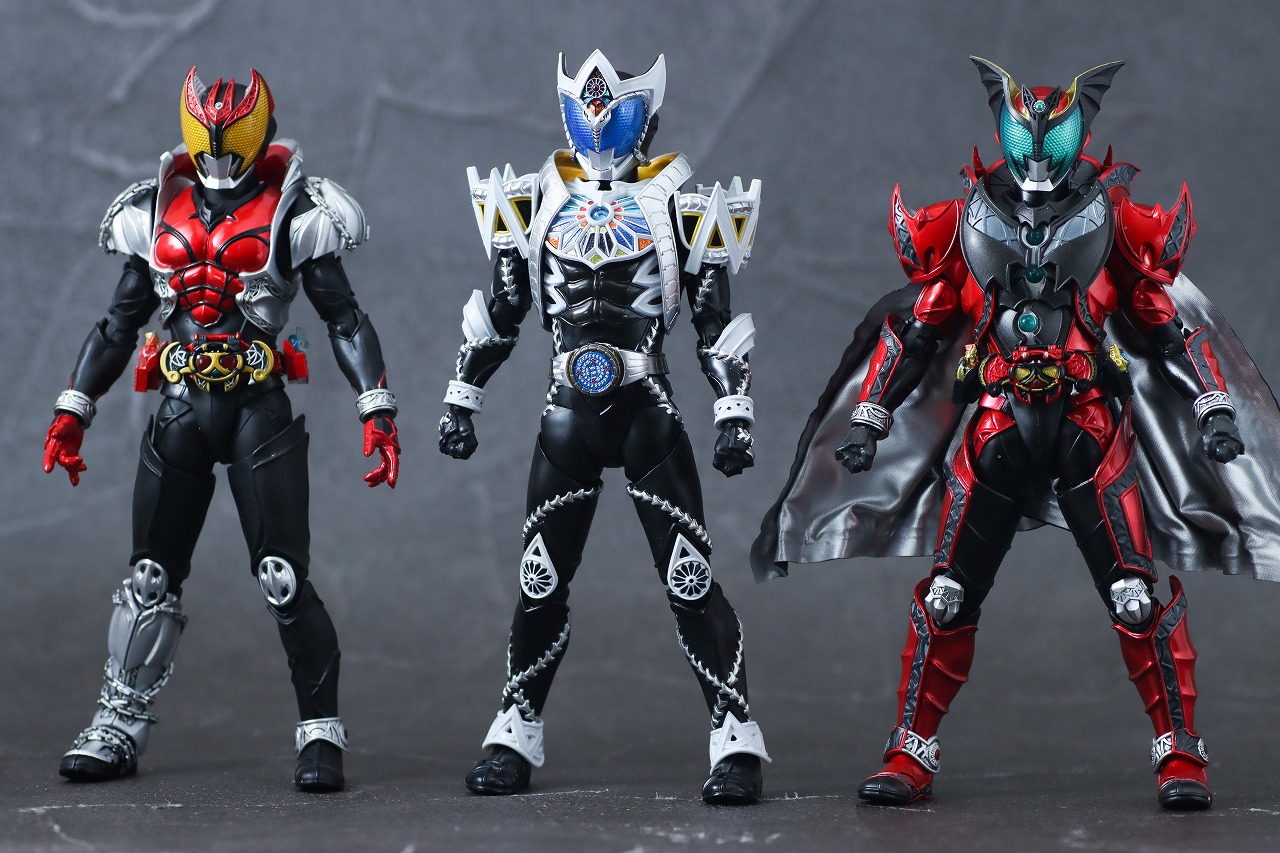 S.H.フィギュアーツ　仮面ライダーサガ　真骨彫製法　レビュー　本体　仮面ライダーキバ　仮面ライダーダークキバ　比較