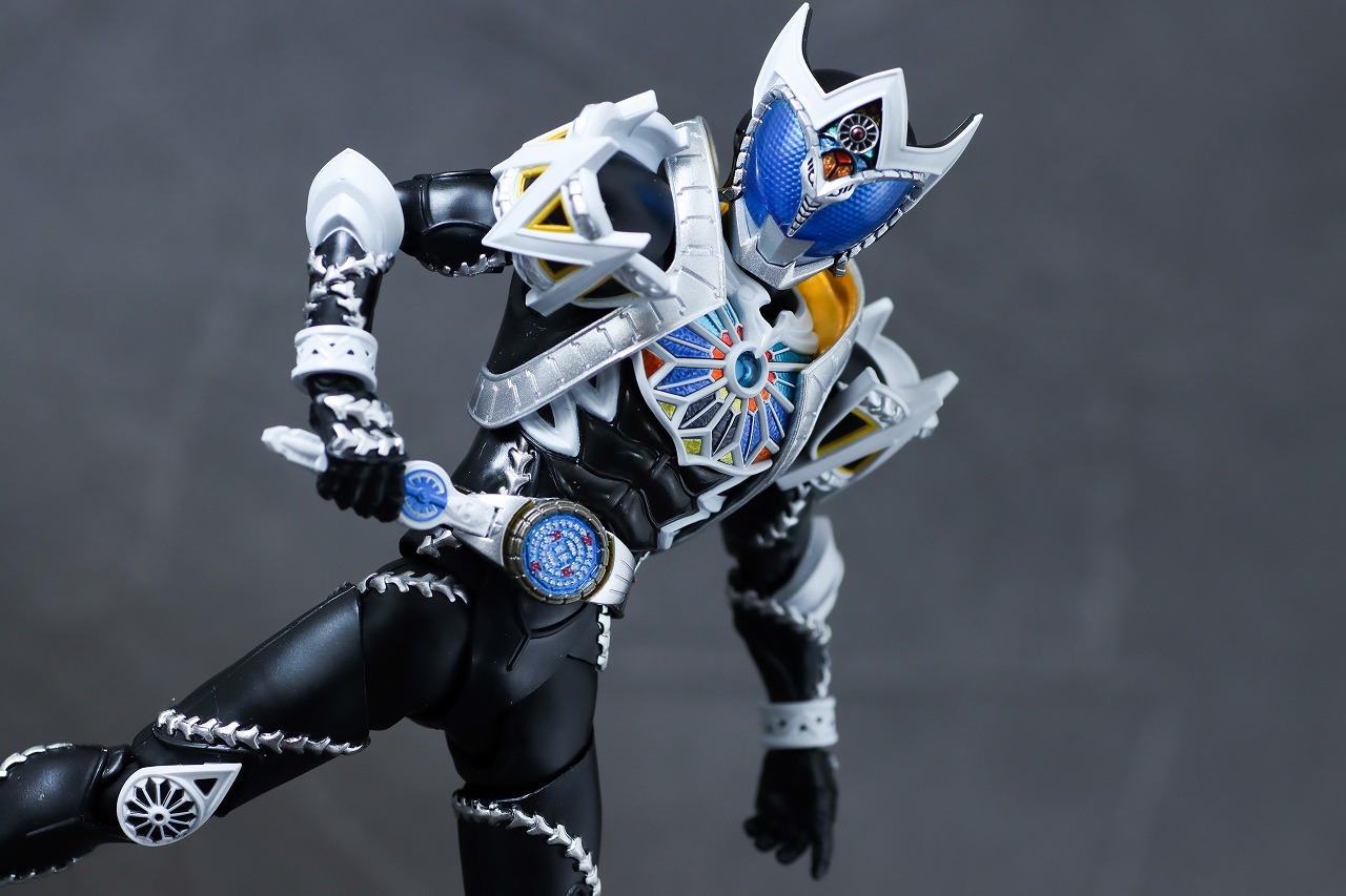 S.H.フィギュアーツ　仮面ライダーサガ　真骨彫製法　レビュー　アクション　