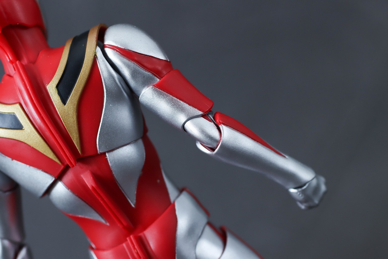 S.H.フィギュアーツ　ウルトラマンガイア V2　真骨彫製法　レビュー　本体