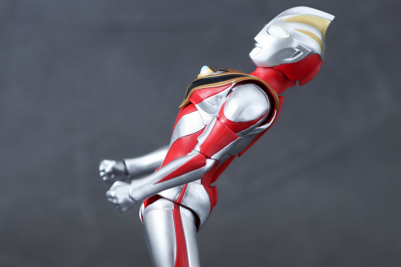 S.H.フィギュアーツ　ウルトラマンガイア V2　真骨彫製法　レビュー　可動範囲