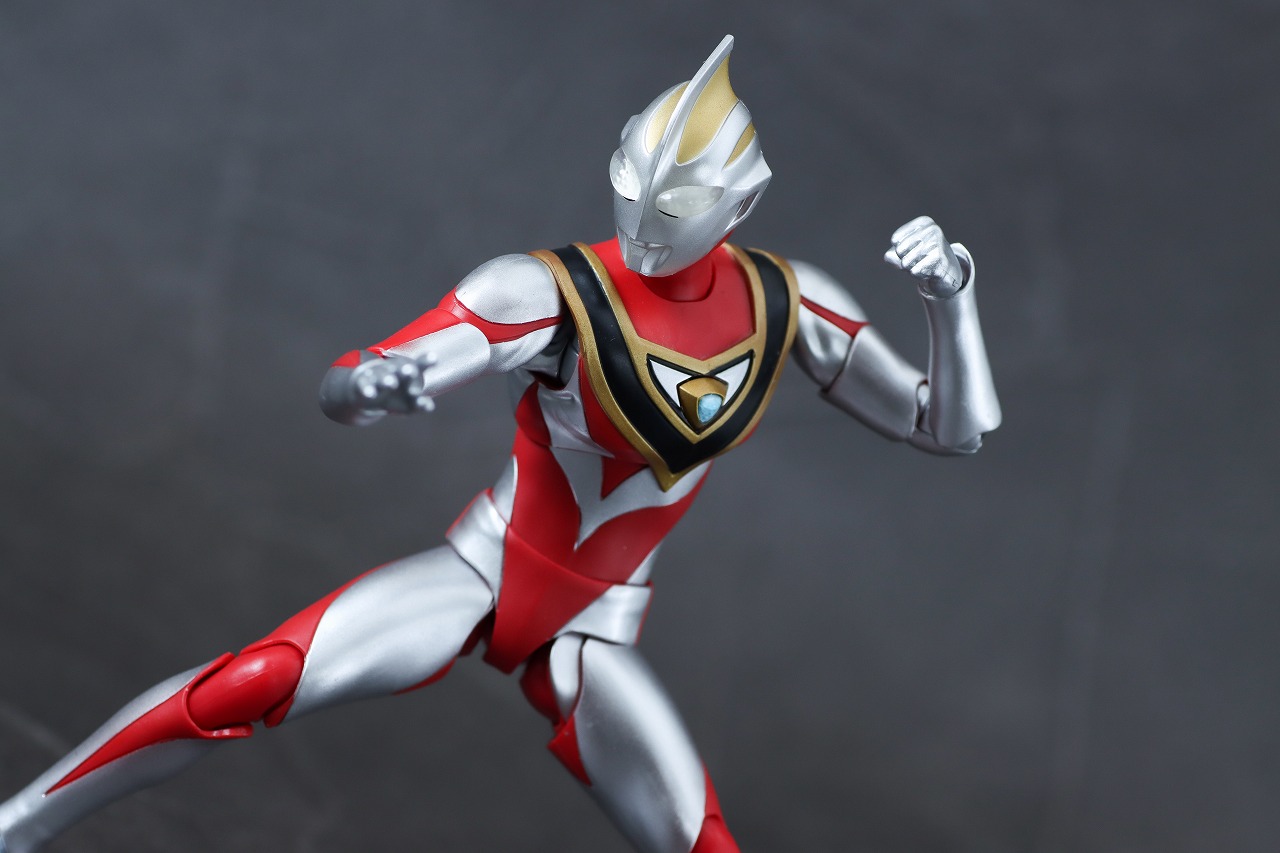 S.H.フィギュアーツ　ウルトラマンガイア V2　真骨彫製法　レビュー　アクション