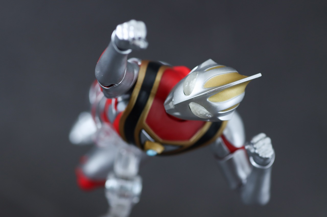 S.H.フィギュアーツ　ウルトラマンガイア V2　真骨彫製法　レビュー　アクション