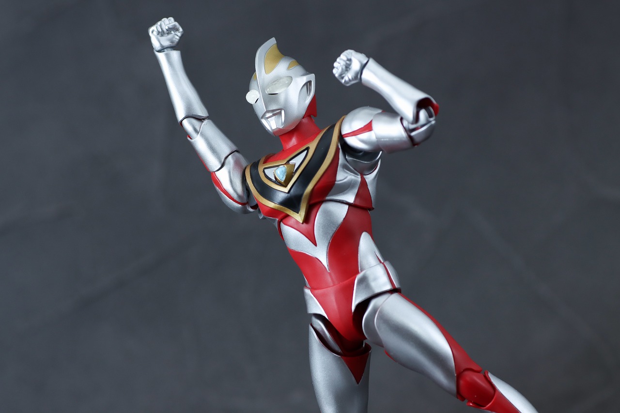 S.H.フィギュアーツ　ウルトラマンガイア V2　真骨彫製法　レビュー　アクション