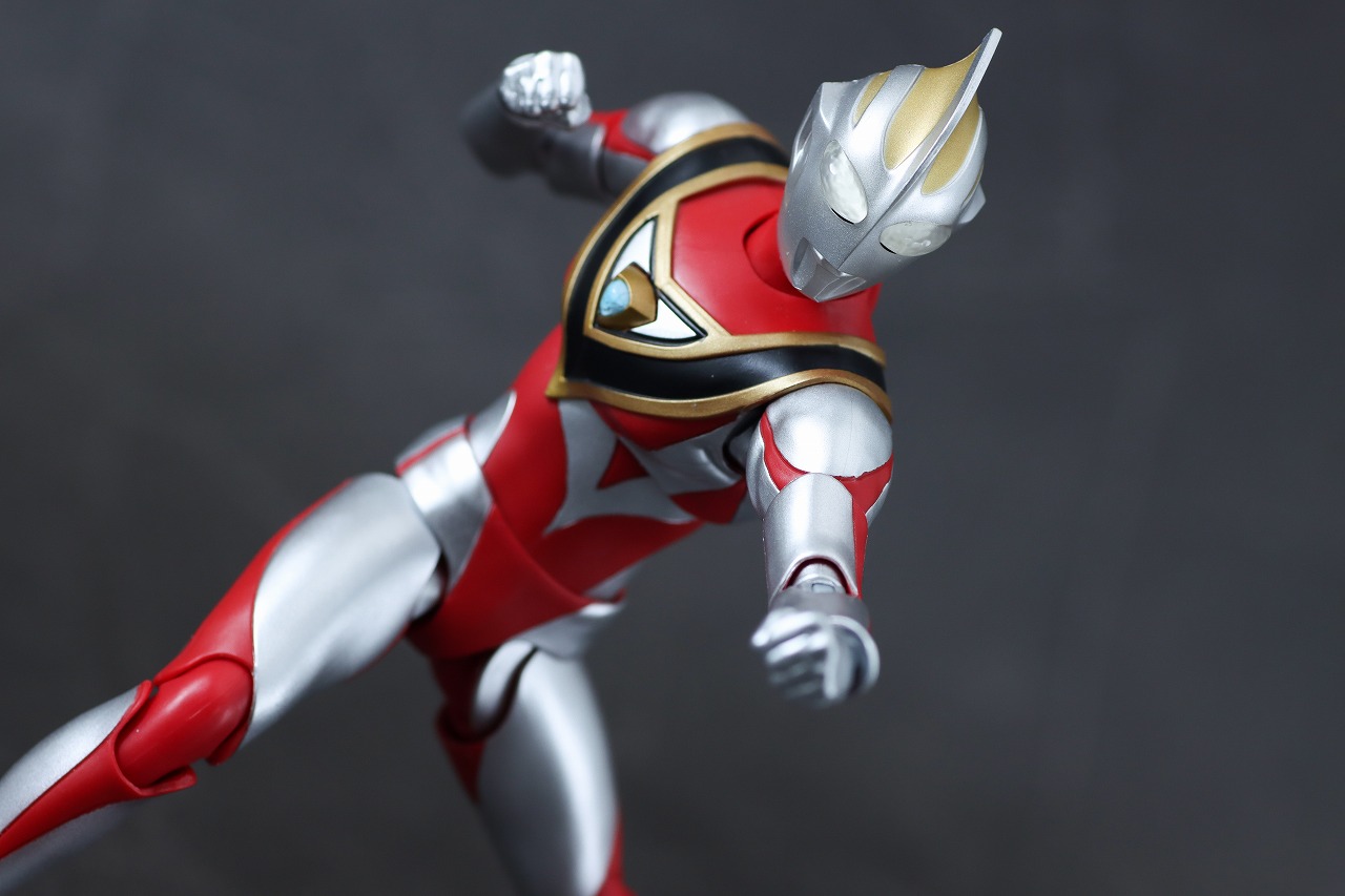 S.H.フィギュアーツ　ウルトラマンガイア V2　真骨彫製法　レビュー　アクション