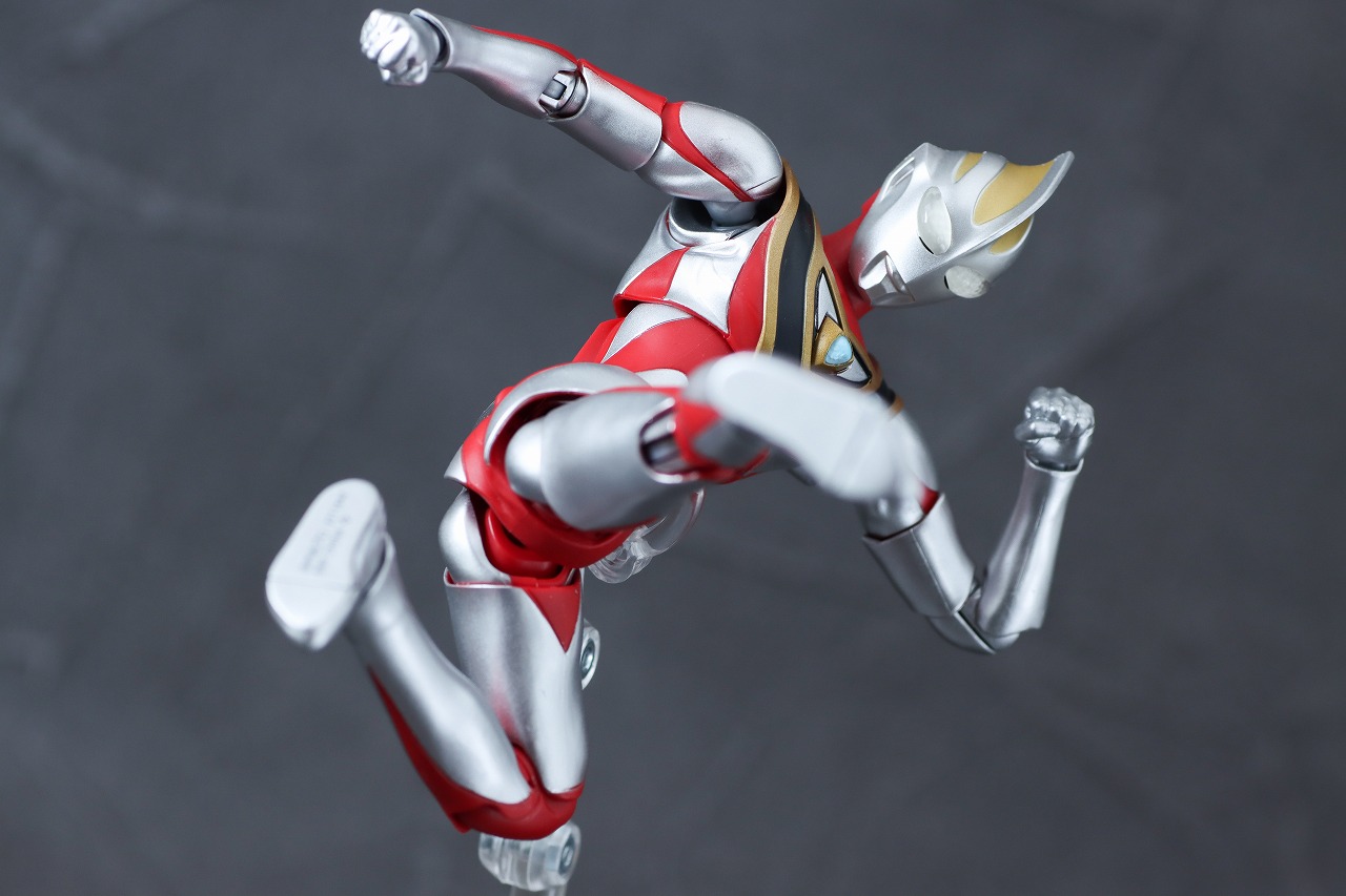 S.H.フィギュアーツ　ウルトラマンガイア V2　真骨彫製法　レビュー　アクション