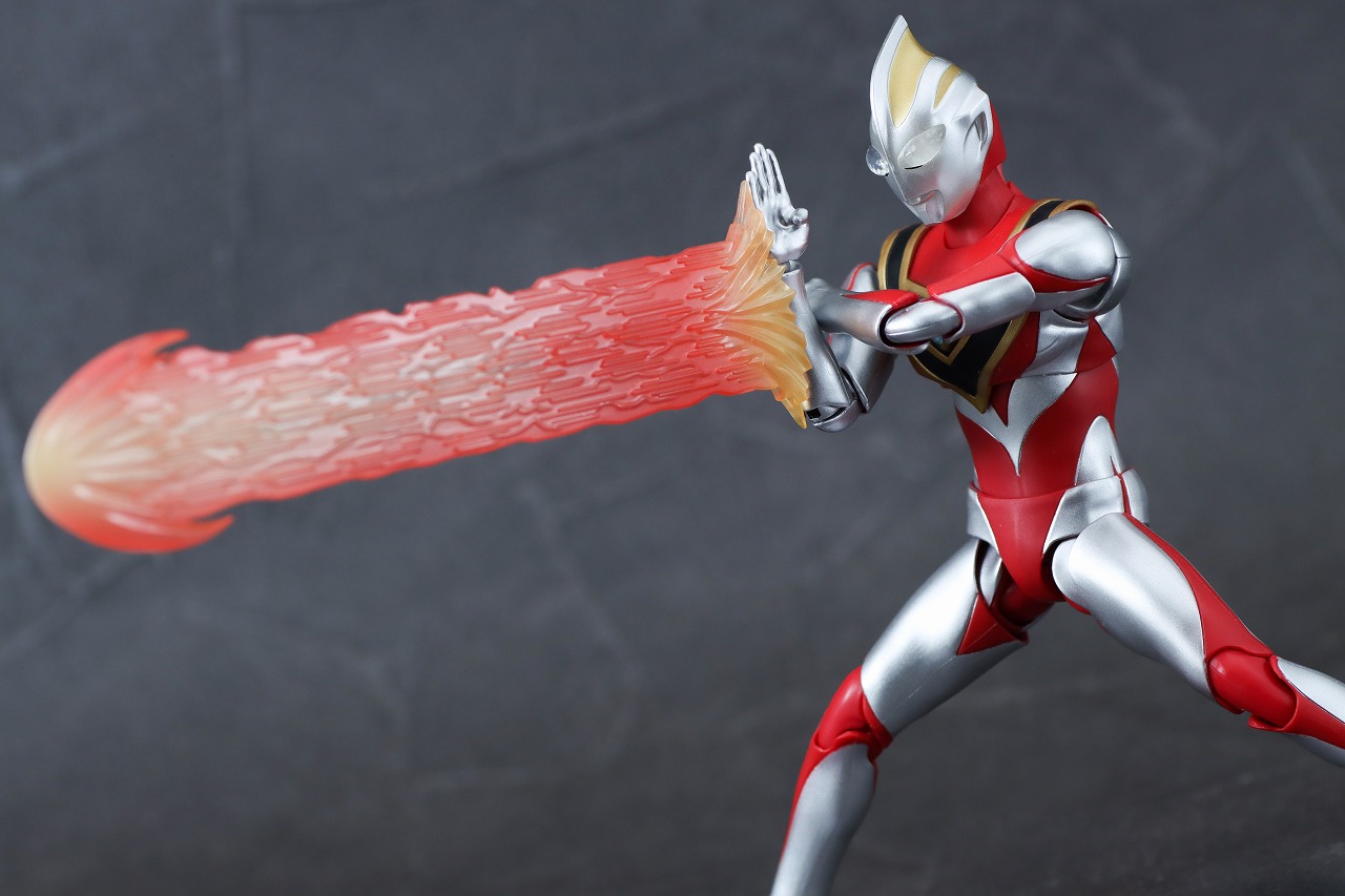 S.H.フィギュアーツ　ウルトラマンガイア V2　真骨彫製法　レビュー　アクション