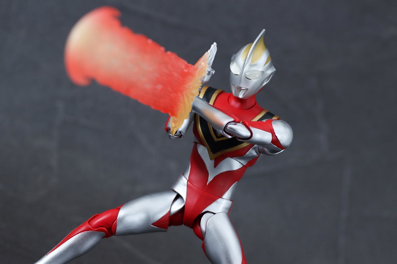 S.H.フィギュアーツ　ウルトラマンガイア V2　真骨彫製法　レビュー　アクション