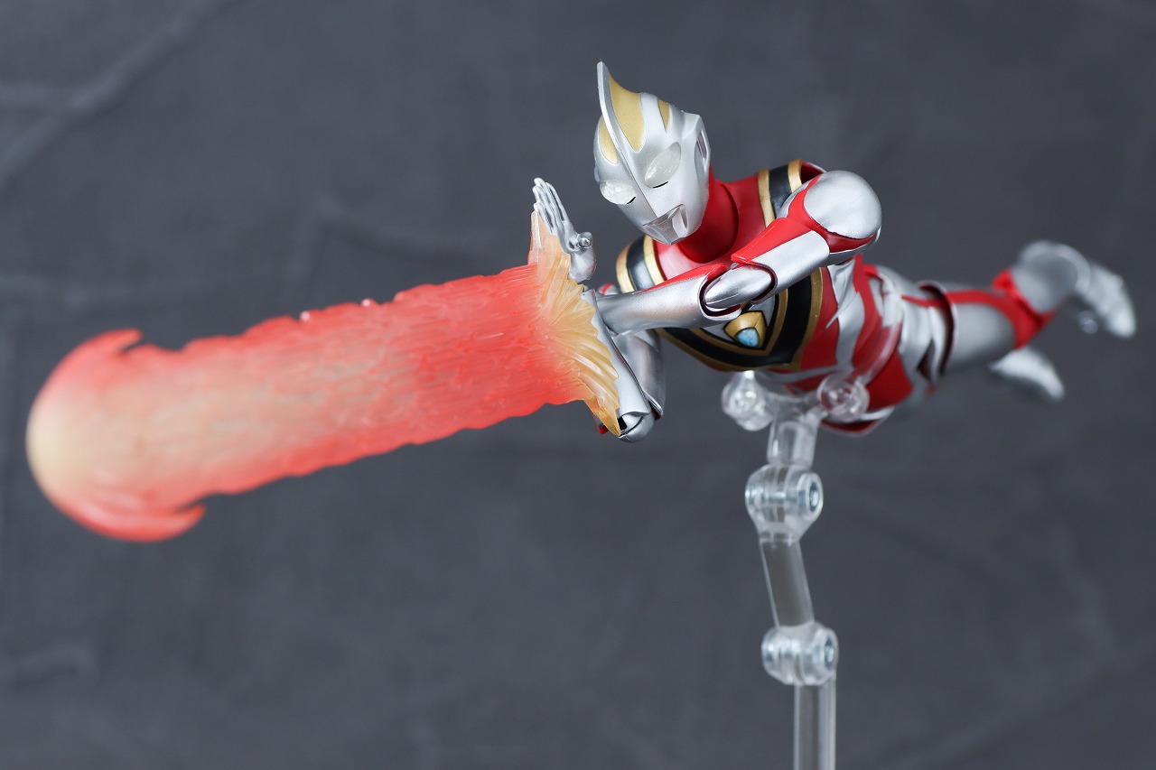 S.H.フィギュアーツ　ウルトラマンガイア V2　真骨彫製法　レビュー　アクション