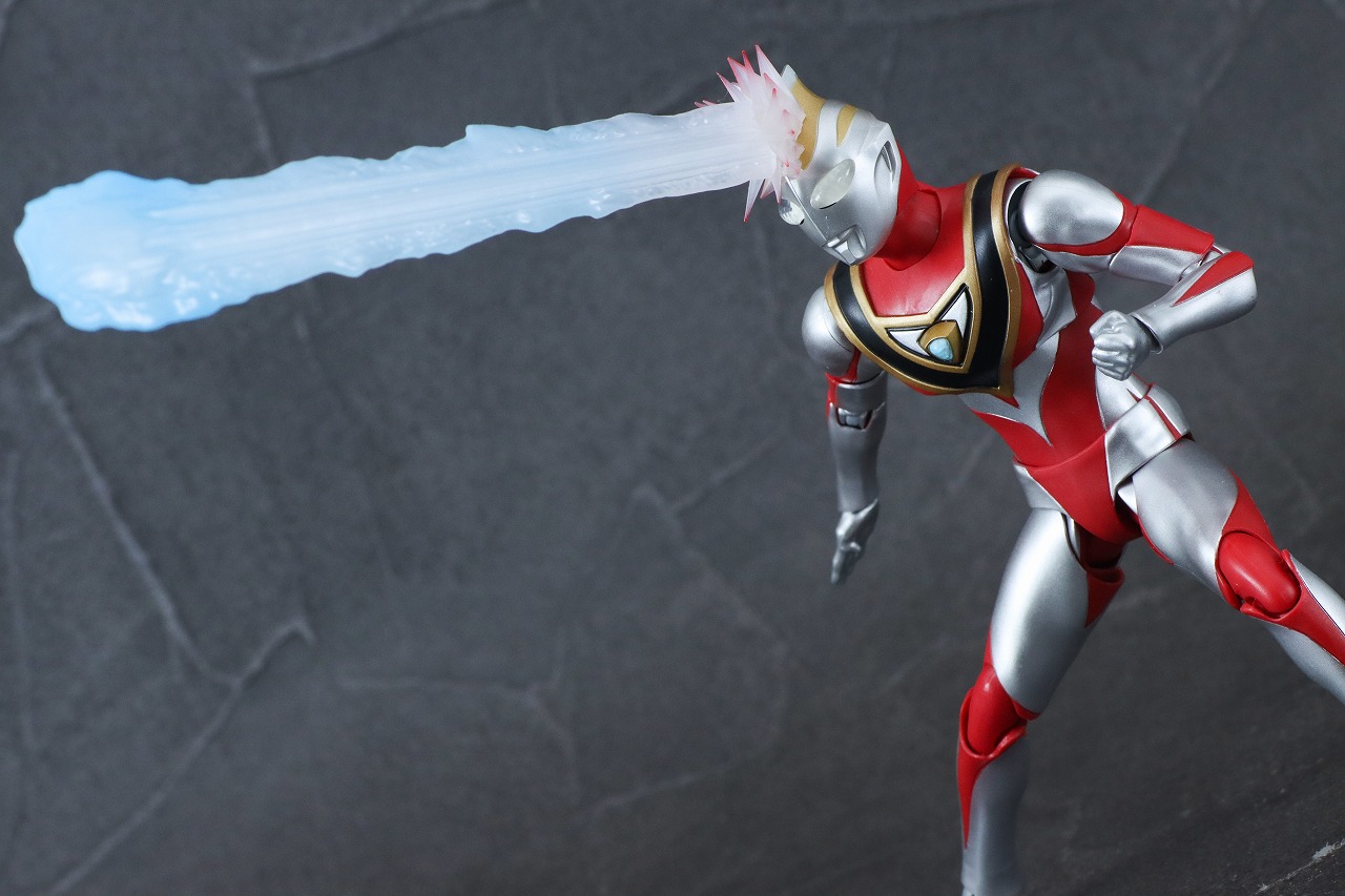 S.H.フィギュアーツ(真骨彫製法) ウルトラマンガイア(V2) エフェクトパーツセット　レビュー　アクション