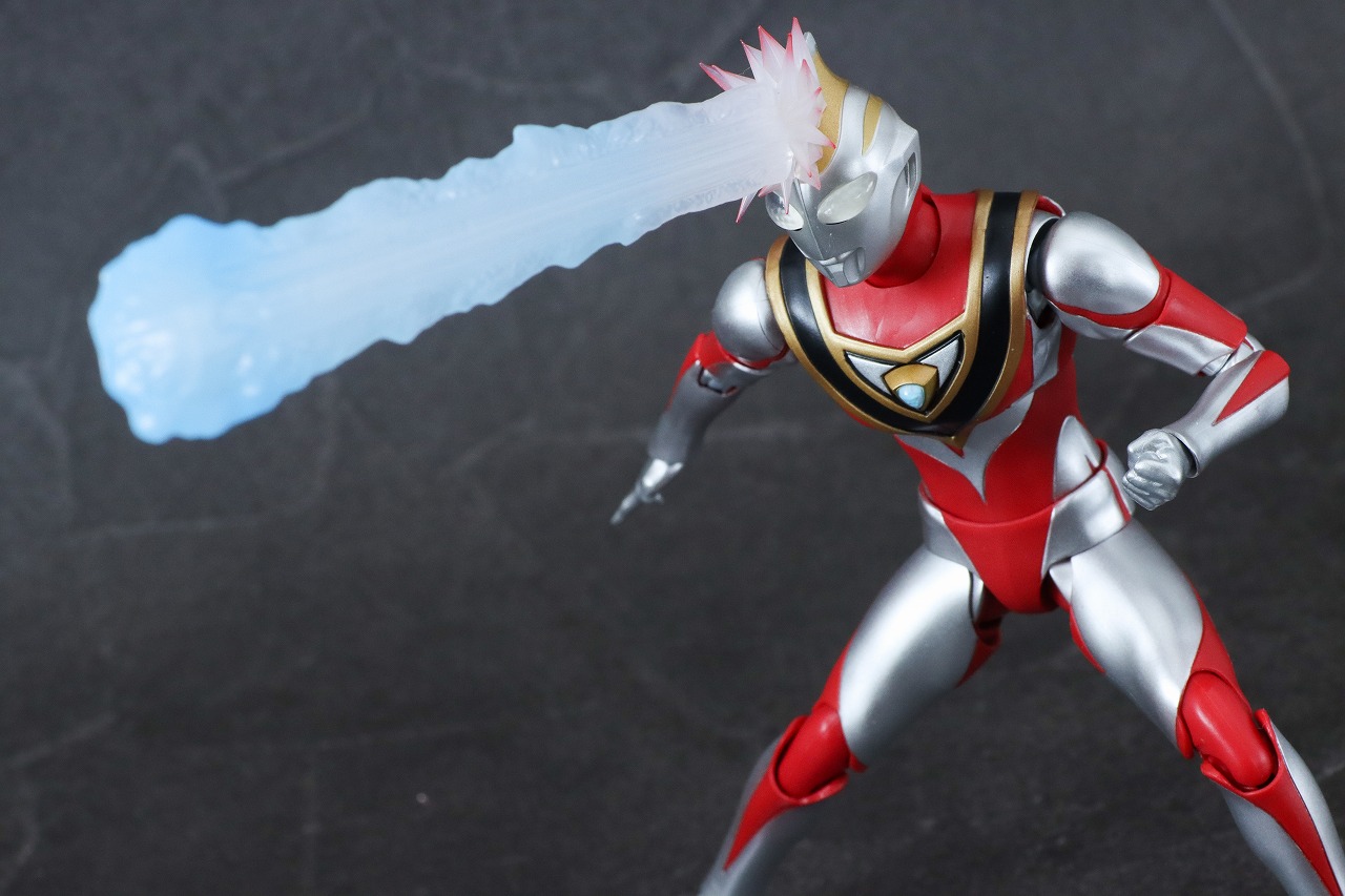 S.H.フィギュアーツ(真骨彫製法) ウルトラマンガイア(V2) エフェクトパーツセット　レビュー　アクション