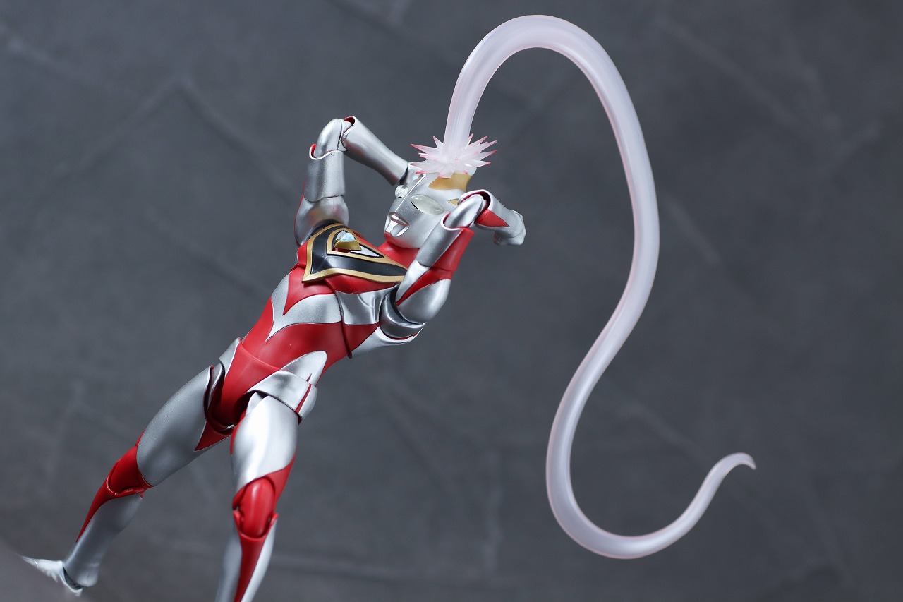 S.H.フィギュアーツ(真骨彫製法) ウルトラマンガイア(V2) エフェクトパーツセット　レビュー　アクション