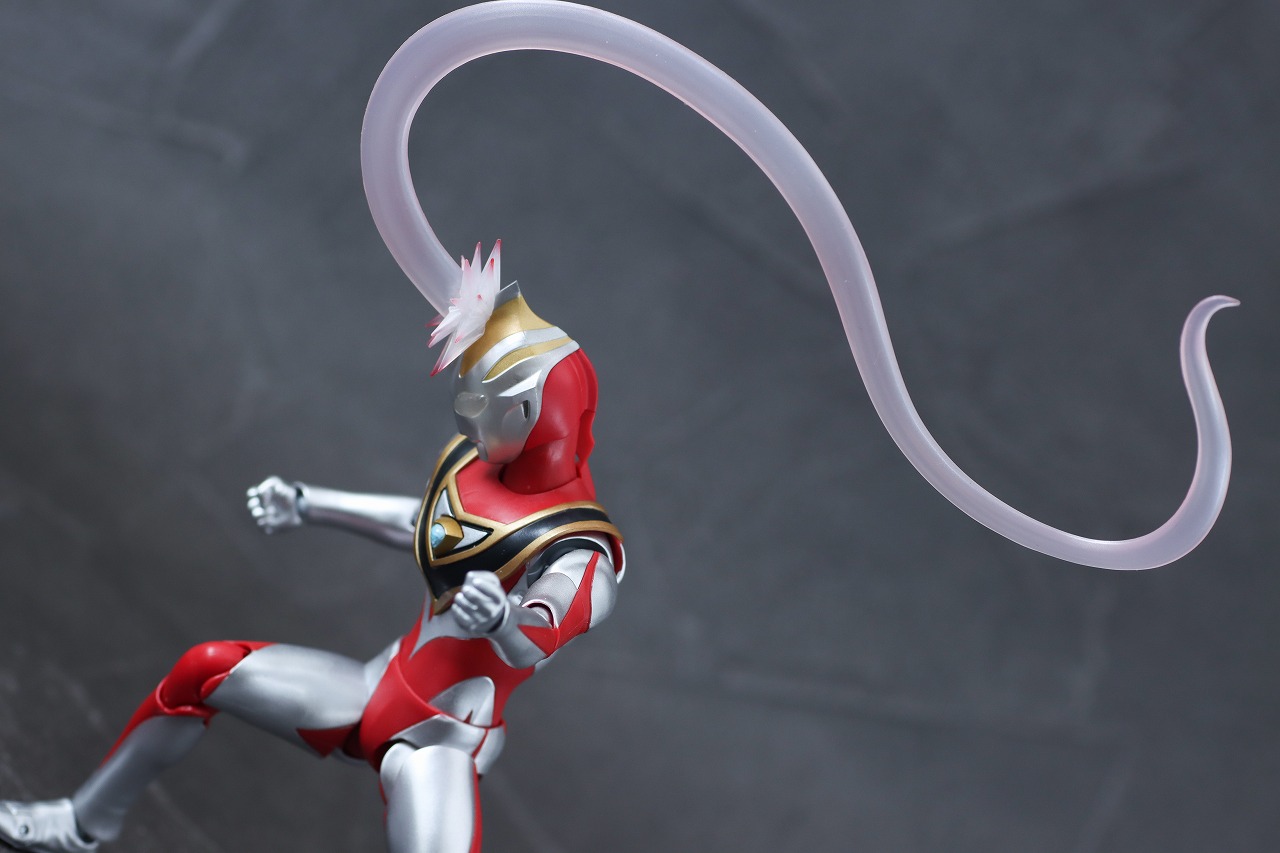 S.H.フィギュアーツ(真骨彫製法) ウルトラマンガイア(V2) エフェクトパーツセット　レビュー　アクション