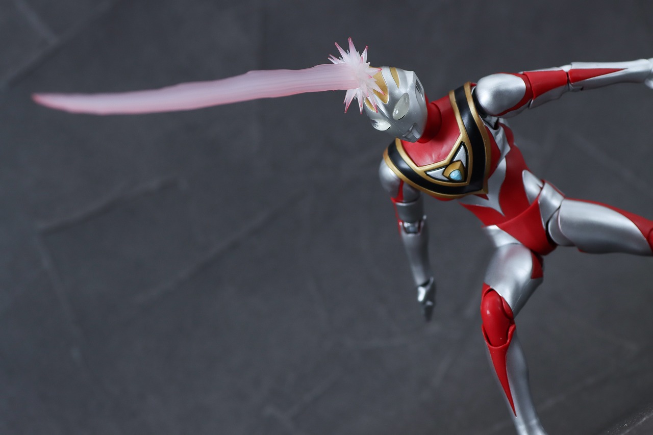 S.H.フィギュアーツ(真骨彫製法) ウルトラマンガイア(V2) エフェクトパーツセット　レビュー　アクション