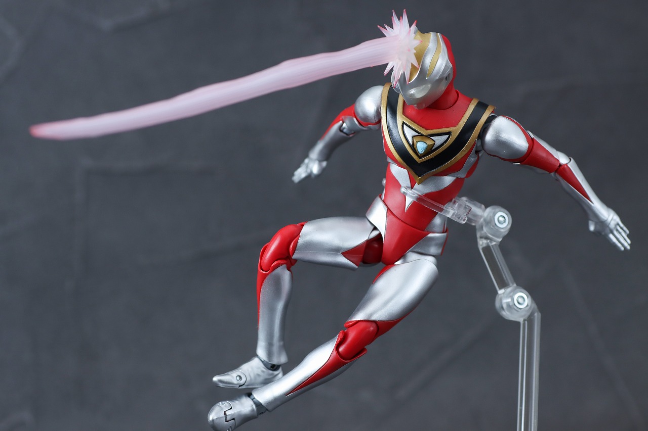 S.H.フィギュアーツ(真骨彫製法) ウルトラマンガイア(V2) エフェクトパーツセット　レビュー　アクション