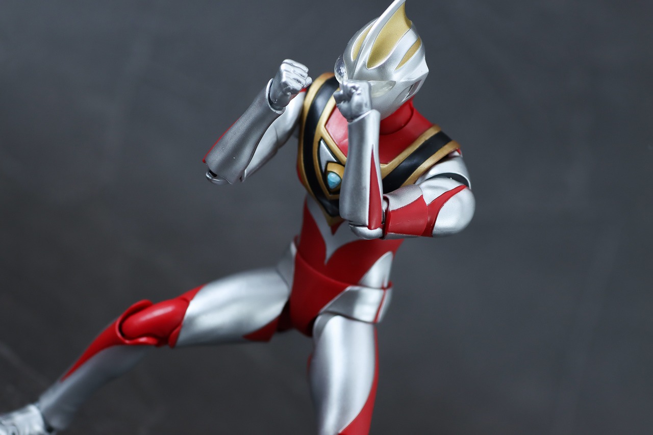 S.H.フィギュアーツ(真骨彫製法) ウルトラマンガイア(V2) エフェクトパーツセット　レビュー　アクション