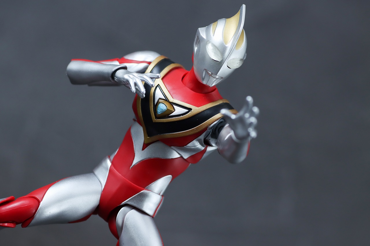 S.H.フィギュアーツ　ウルトラマンガイア V2　真骨彫製法　レビュー　アクション