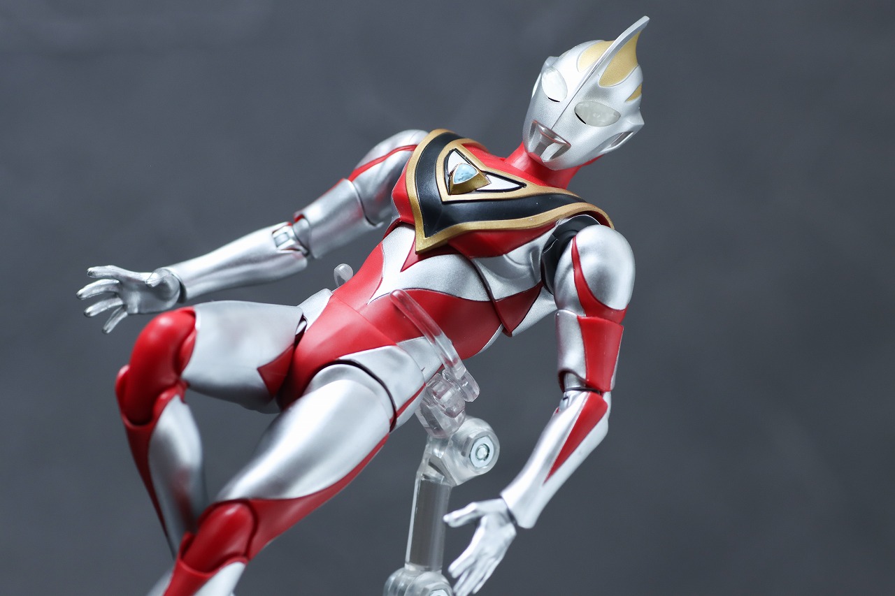 S.H.フィギュアーツ　ウルトラマンガイア V2　真骨彫製法　レビュー　アクション