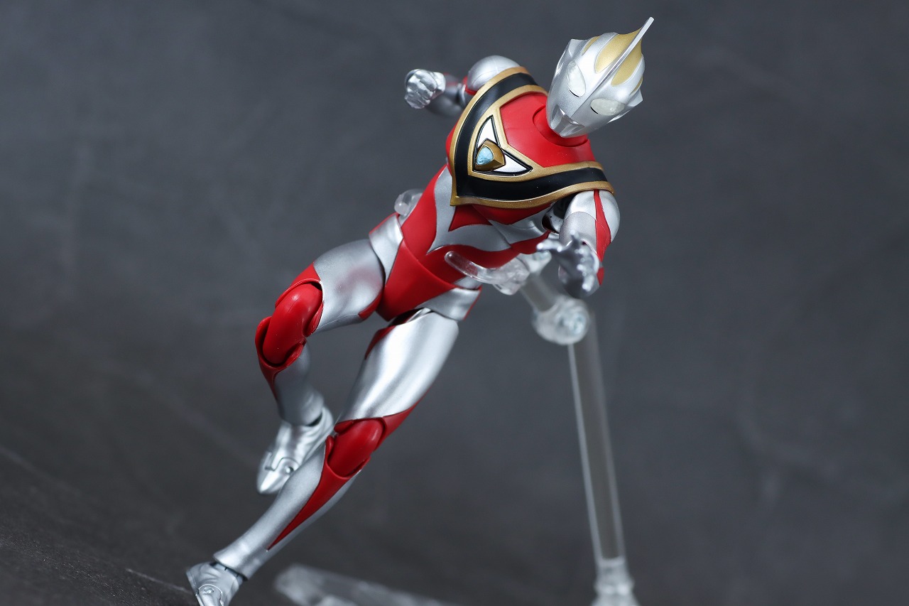 S.H.フィギュアーツ　ウルトラマンガイア V2　真骨彫製法　レビュー　アクション