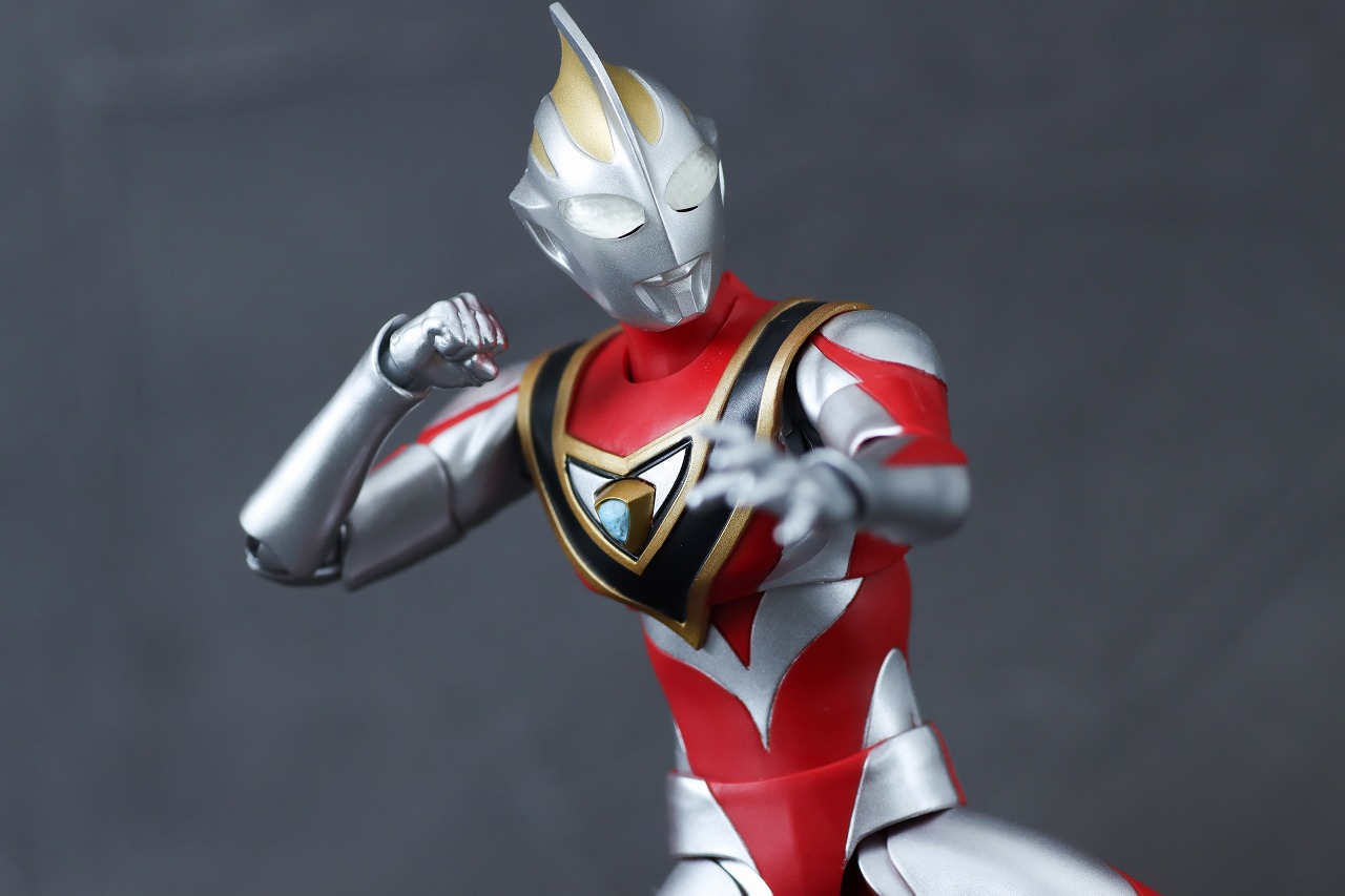 S.H.フィギュアーツ　ウルトラマンガイア（V2）　真骨彫製法　レビュー