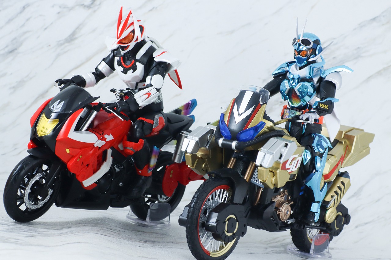 S.H.フィギュアーツ　ブーストライカー　レビュー　アクション　仮面ライダーガッチャード　ゴルドダッシュ