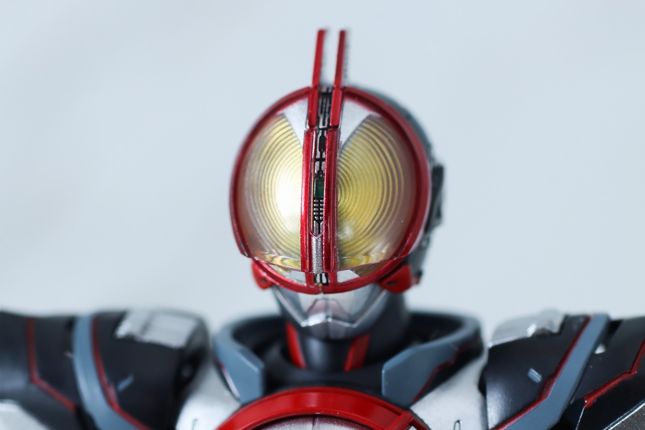 S.H.フィギュアーツ　仮面ライダーネクストファイズ　真骨彫製法　レビュー　本体