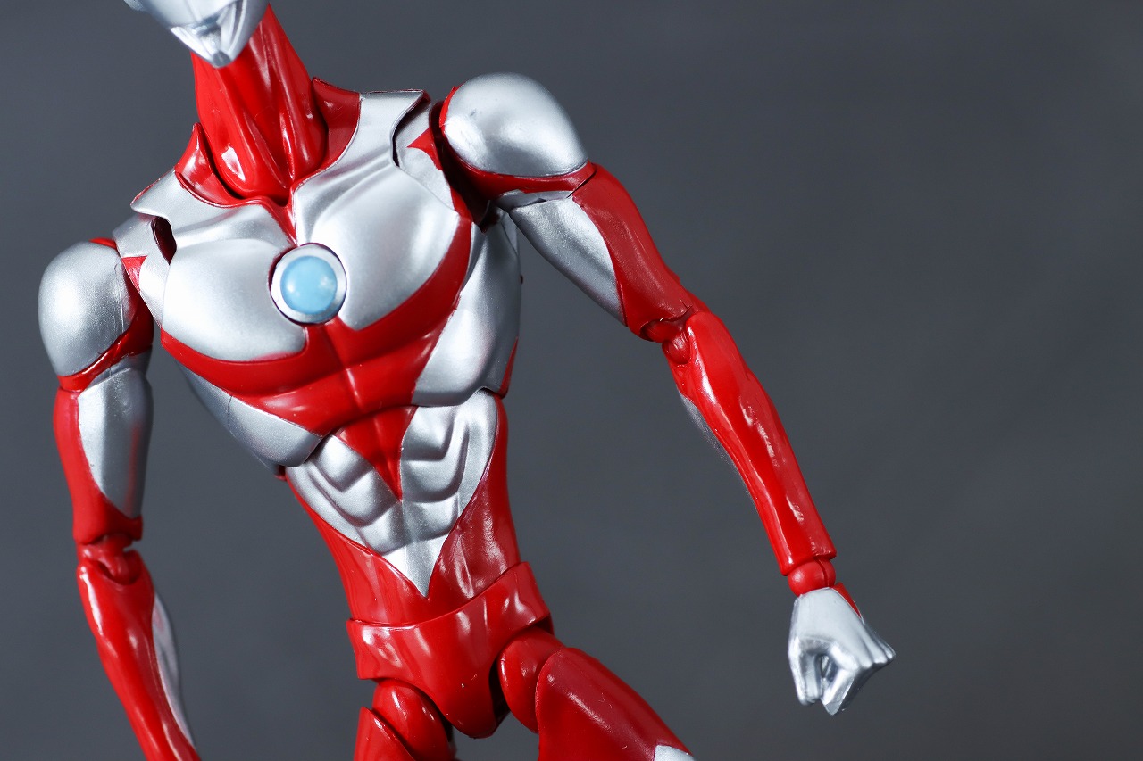 S.H.フィギュアーツ　ウルトラマン＆エミ（『Ultraman:Rising)』）　レビュー　本体