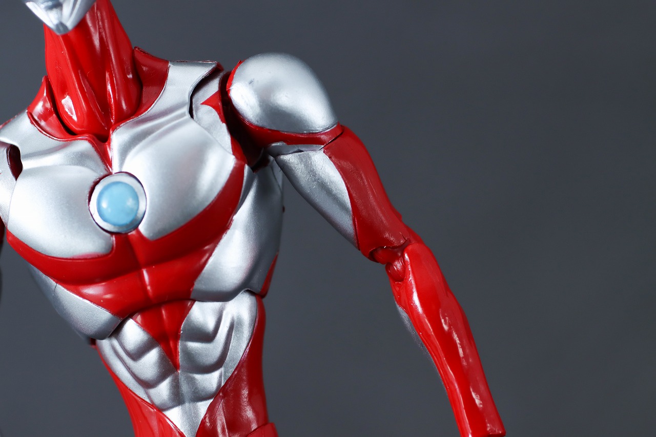 S.H.フィギュアーツ　ウルトラマン＆エミ（『Ultraman:Rising)』）　レビュー　本体