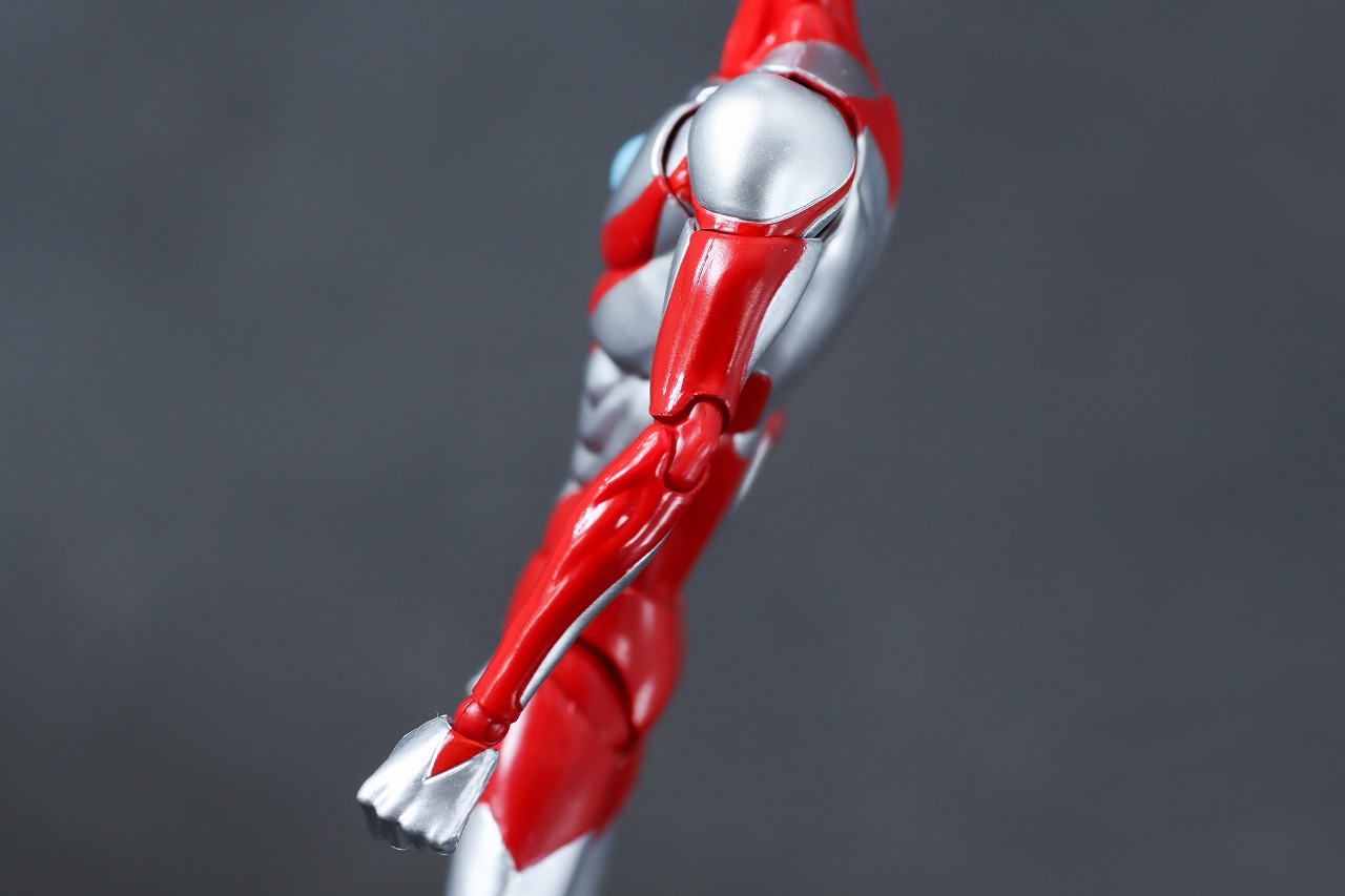 S.H.フィギュアーツ　ウルトラマン＆エミ（『Ultraman:Rising)』）　レビュー　本体