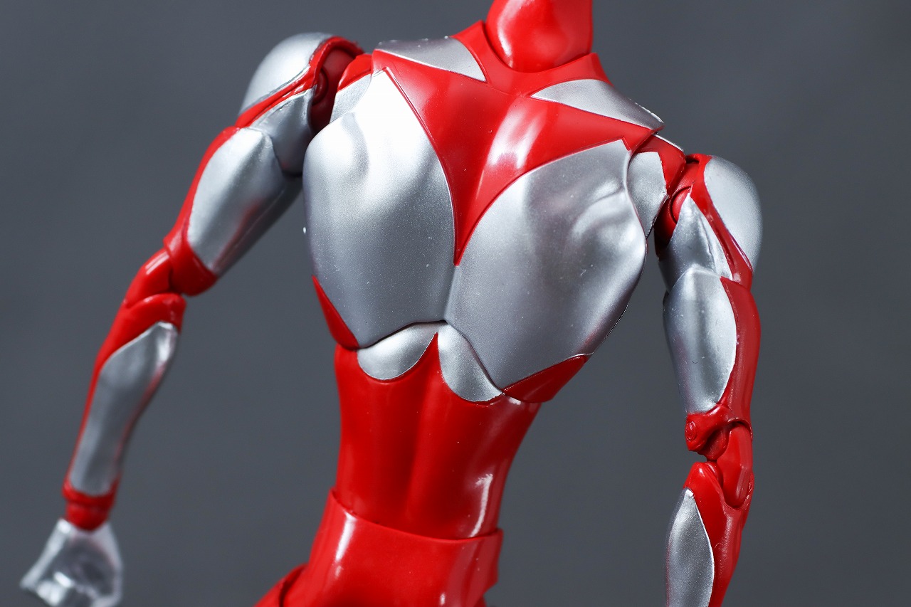 S.H.フィギュアーツ　ウルトラマン＆エミ（『Ultraman:Rising)』）　レビュー　本体