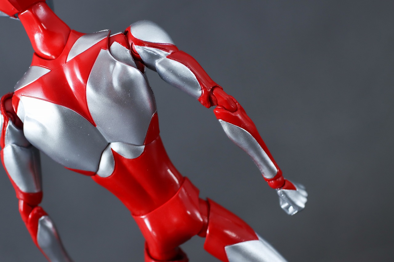 S.H.フィギュアーツ　ウルトラマン＆エミ（『Ultraman:Rising)』）　レビュー　本体